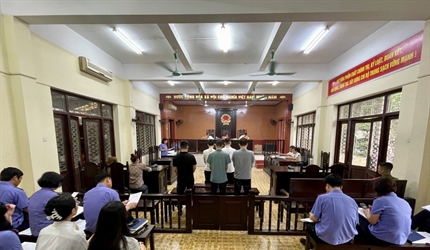 Viện KSND huyện Gia Lâm phối hợp với Tòa án cùng cấp tổ chức phiên tòa...